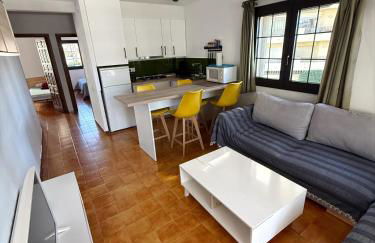 Apartamento en la Escala con piscina y parking - Photo 3