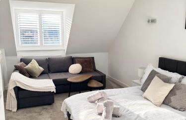 Parkside Luxury 3 bedroom home, 5 min to Ebbsfleet Station and has free Parking - Foto 44