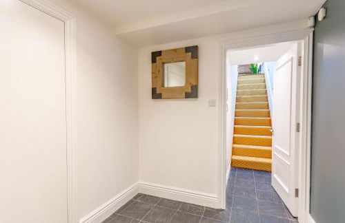 Luxury Spacious Flat For 4 Guests & Free Parking - Photo 27