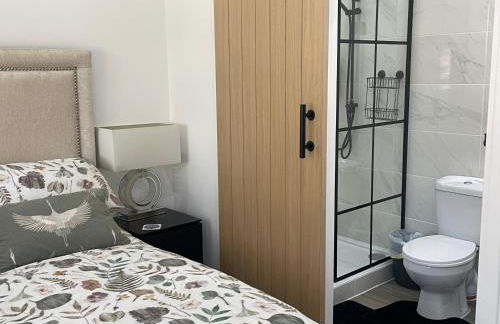 The Old Stable, Rustic Charm Modern Comforts - Foto 26