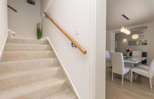 Gorgeous Home In Nadin With Wifi - Photo 29