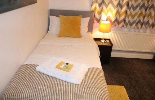 Dove's Place in historic Rochester with Parking - Photo 9