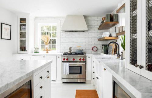 Bridgehaven Estate by Rove Travel - Luxe Home with Pool - Photo 12