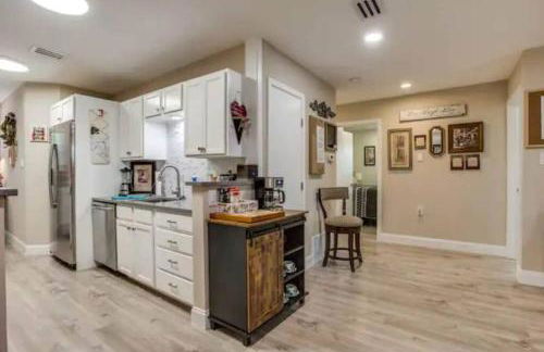 Grapevine Historic District ! New Remodel - Foto 7