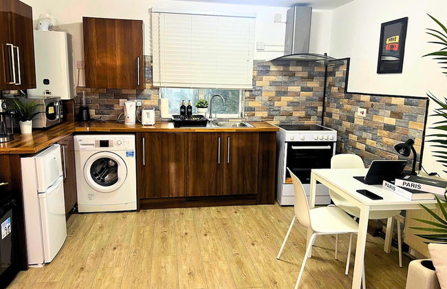 City Nearby - Parking - Wifi - Garden - Sleeps 4 - Foto 10