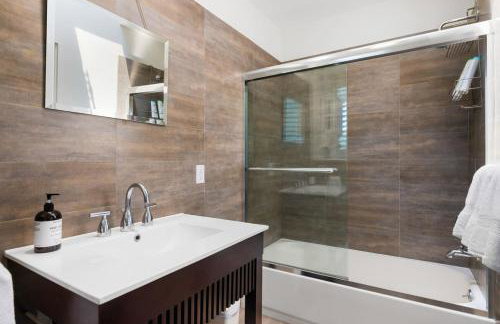 Hilltop Designer Midcentury Modern 4BR Pool HotTub - Foto 38