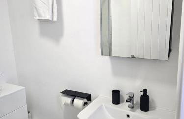 Large House, Home for Contractors- Park Free - Foto 33