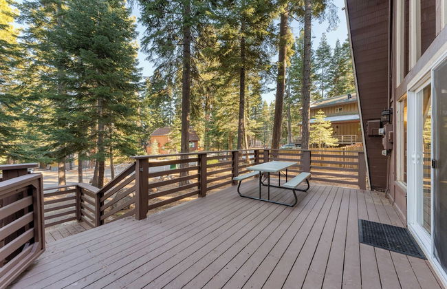Lundy Bearden Serene Tahoe Retreat With Deck, Fireplace, and Forest Views - Foto 33
