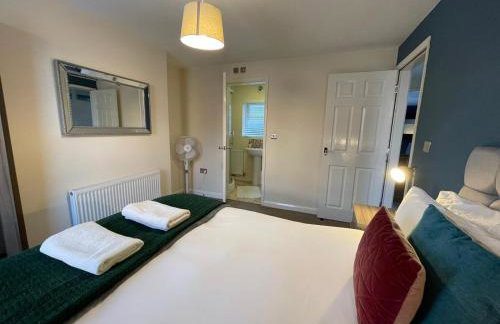 Large Apartments next to East Midlands Airport with Free Gated Parking! - Photo 53