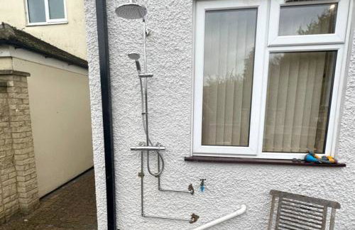 Green Haven Villa - 4BR Spacious House with Hot tub, Ample Parking, Air Condition, WIFI, Netflix, Patio & Garden - Foto 30