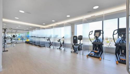 Central Square 3BR Condo with Downtown View Gym and Parking - Foto 5