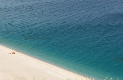 Coqueto Apartamento con vistas al mar y piscina - Photo 14