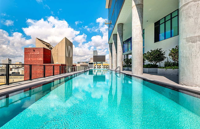 Apt with Stunning View at Downtown Miami - Photo 29