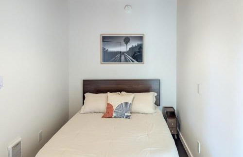 Mid-Century Escape Lake Views, Steps to Cave Bay! - Foto 10