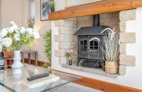 Pendle View Gatehouse Lakeside Stay - Photo 6