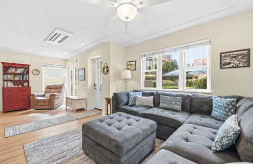 Stunning beach home - steps2sand, AC, Large Patio and Fast Wifi! - Foto 72