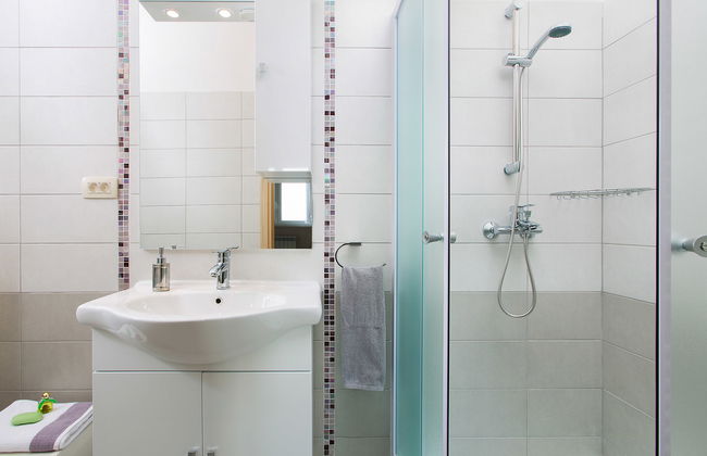 Detached Villa With Private Pool Located on Hill Overlooking Kvarner - Foto 23