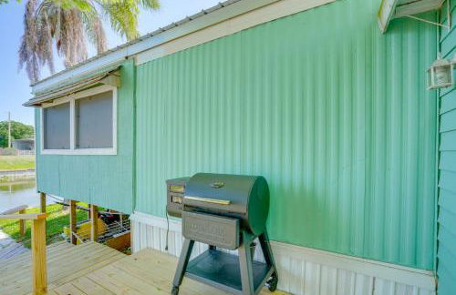 Boat and Fish Canal-Front Home on River - Foto 19