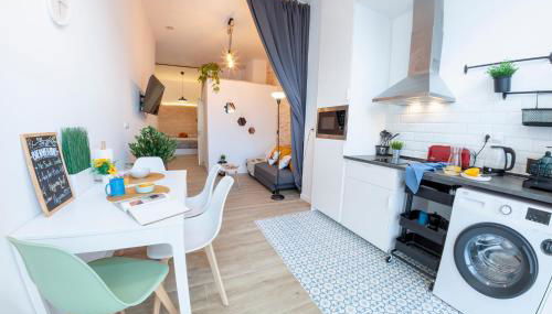 NC - Design Loft Steps from City of Arts & Sciences - Photo 3, toaster, minibar