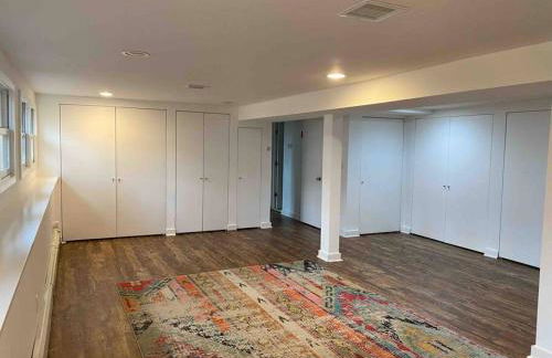 Renovated and Spacious Summer Home with Water View - Foto 3