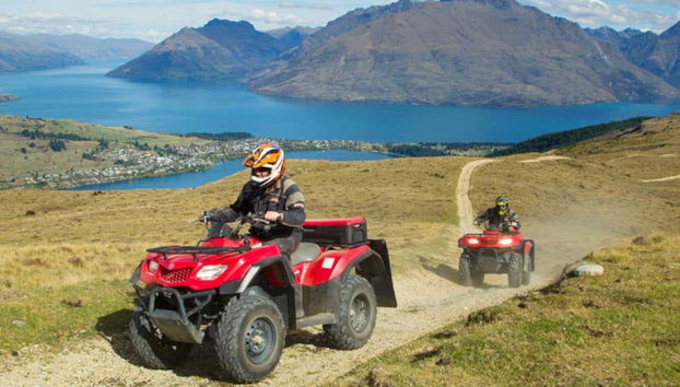 Desfrutando das vistas durante o tour de quadriciclo