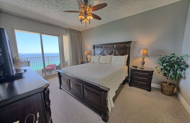 Stylish Oceanfront Condo with Beach and Picnic Area Access - Unit 1706 by RedAwning - Foto 6