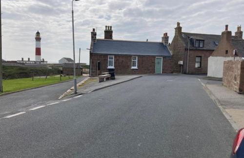 Seaside Cottage Retreat in Peterhead - Photo 3