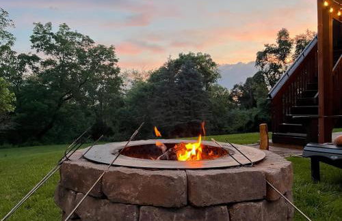 Secluded 4 bedroom with hot tub minutes from campus - Foto 44