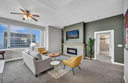 Luxury 21st Floor Penthouse | Great Downtown VIEWS - Photo 15