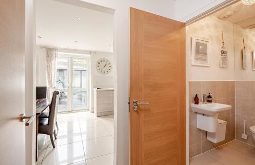 Quayside Home with Seperate Bar and optional access to Beach Hut - Foto 9
