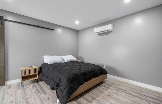 New Luxury 4 Bed Condo Perfect for Winter Rental - Photo 7