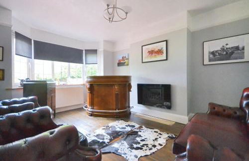 Spacious Cotswolds House Garden with Hot Tub - Foto 31