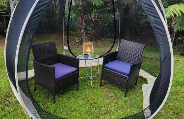 Romantic Retreat, Relax at Hot-tub, Indoor & Outdoor shower, firepit, 5 min to Hawaii Volcano park - Foto 17