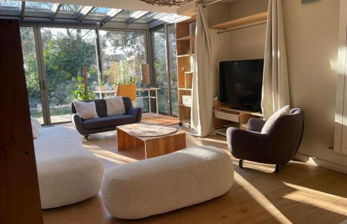 Glass and wood designer villa with garden in centertown - Foto 2