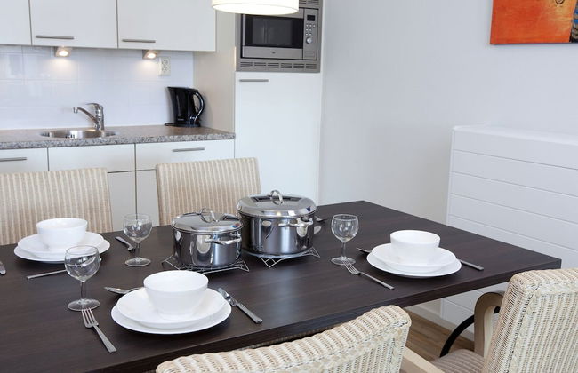 Stylish Harborfront Escape - Photo 2