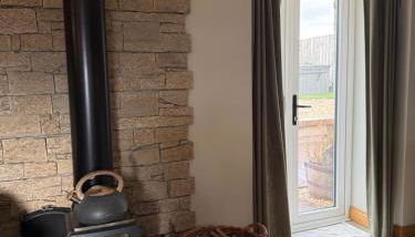 Distillers Cottage, Peaceful rural retreat in Lanarkshire, onsite craft distillery, hot tub, bbq hut, central for exploring Scotland - Foto 4