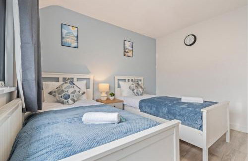 Centrally Located 4BR House By Hyped Properties Short Term Rental Agency With Free Parking Wolverhampton - Foto 20