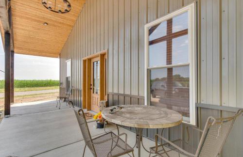 Tranquil La Prairie Retreat with Patio and Fireplace! - Foto 22