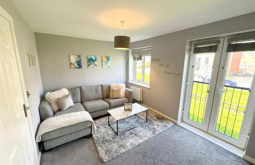 Luxury 4 Bed House - Free Parking - Contractors - Relocators - Foto 7