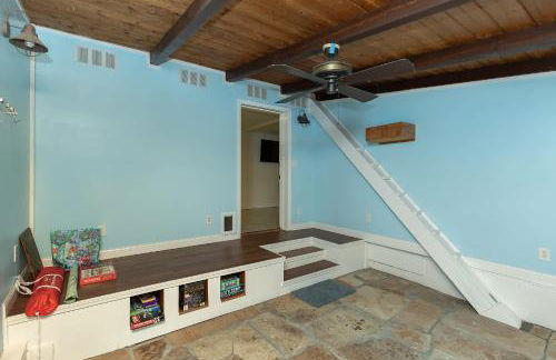 4BR-3BA Charming Family-Sized in Ames - Foto 21