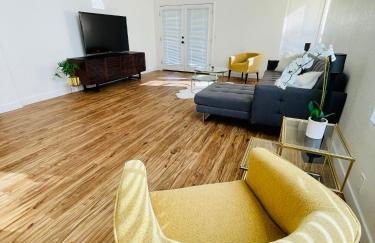 Glendale Gem with Pool & Office in Prime Location - Foto 5