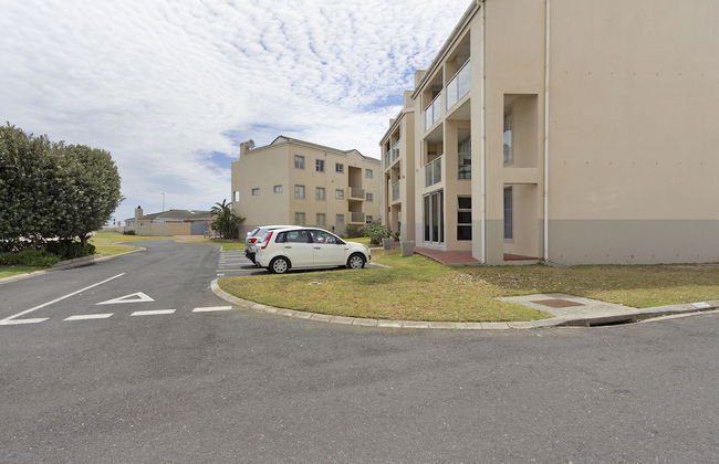 Big Bay Beach Club 22 by HostAgents - Photo 18