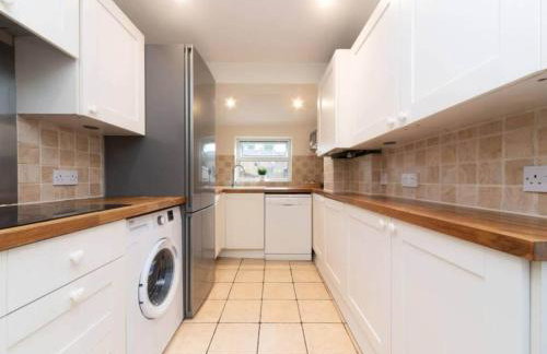 Charming Period Home near Surbiton with Garden - Foto 16