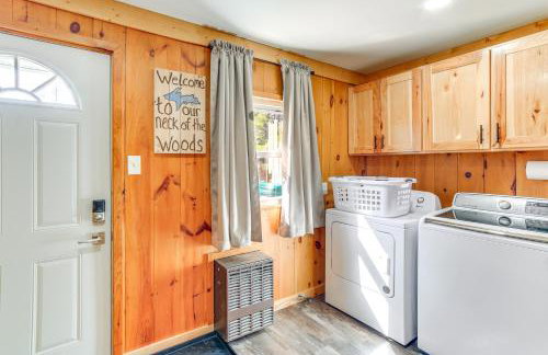 All-Season Seney Home with Private Yard and Fire Pit! - Foto 19