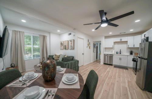 Cozy DT DFW Free Parking Pool Medical Dist - Foto 6