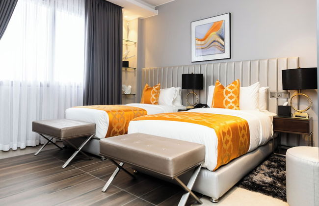 Oak Plaza Suites - Photo 18