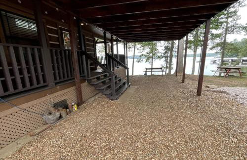 Peaceful Lakefront Tiny Cabin Nestled in the Sabine National Forest for a Romantic Escape in Hemphill, Texas - Foto 20