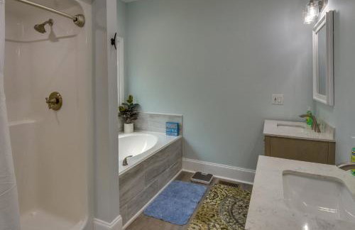 South Carolina Retreat with Fireplace and Lake Access! - Foto 15