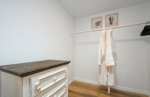 Bright & Modern Basement Apartment DT N'hood - Foto 14