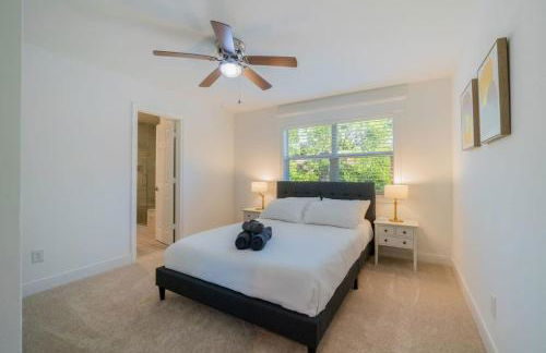 Bright and Spacious Home for w Pool -over 30 Nights- - Foto 31